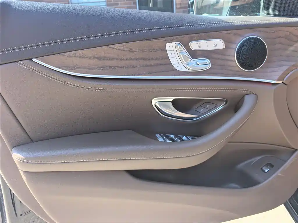 Mercedes-Benz E-Class 2020 — фото 22