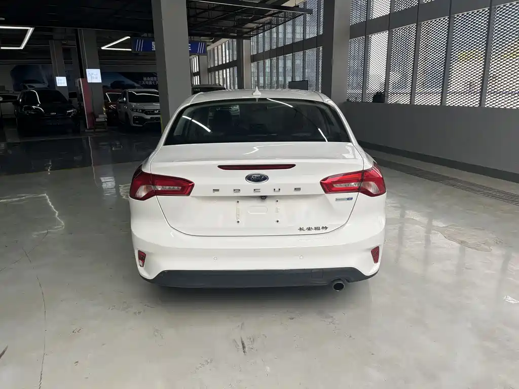 Ford Focus 2018 — фото 4