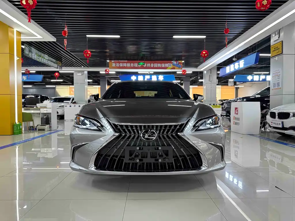 Lexus ES 2023
