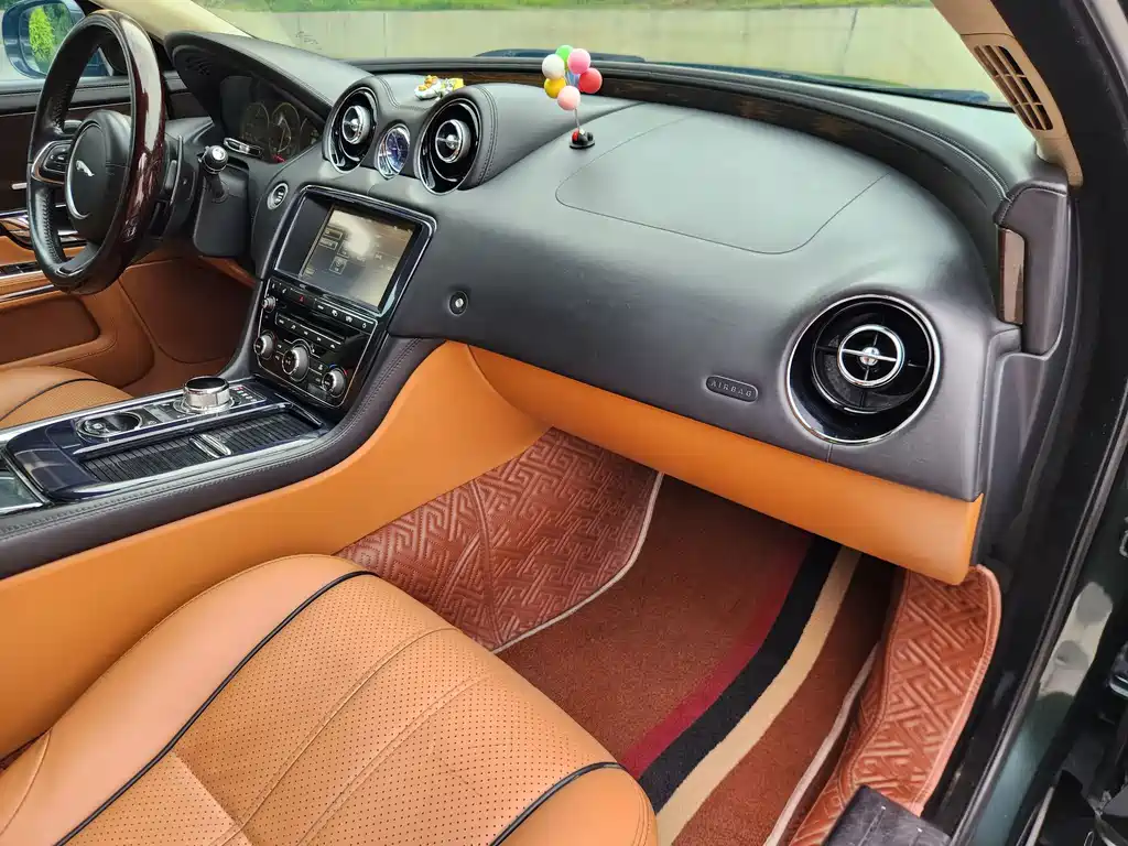 Jaguar XJ 2012 — фото 16