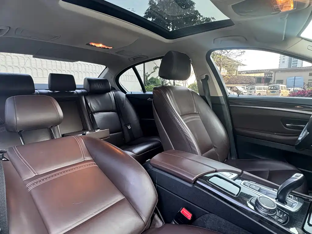 BMW 5 Series 2015 — фото 27