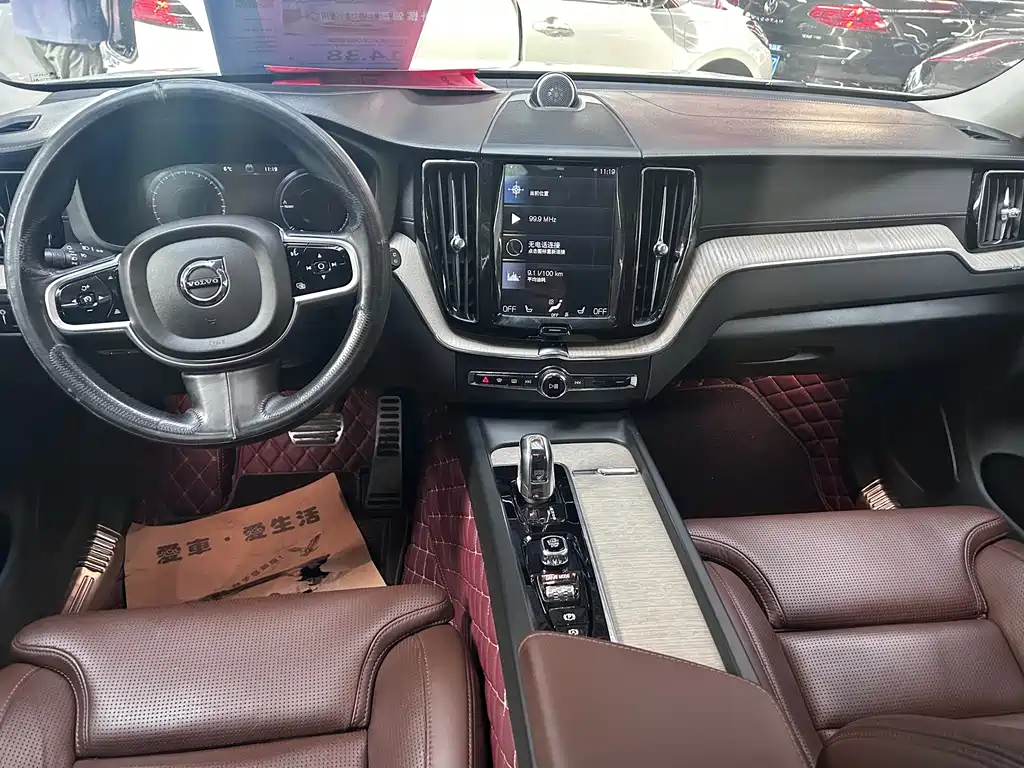 Volvo XC60 PHEV 2018 — фото 8