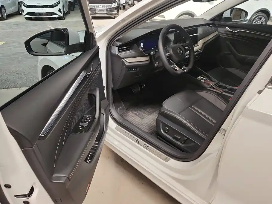 Skoda Octavia 2021 — фото 9