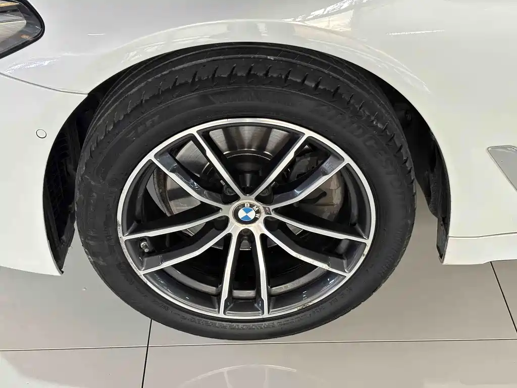 BMW 5 Series 2022 — фото 11
