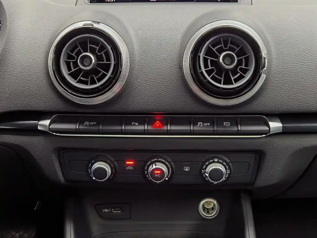 Audi A3 2021 — фото 12