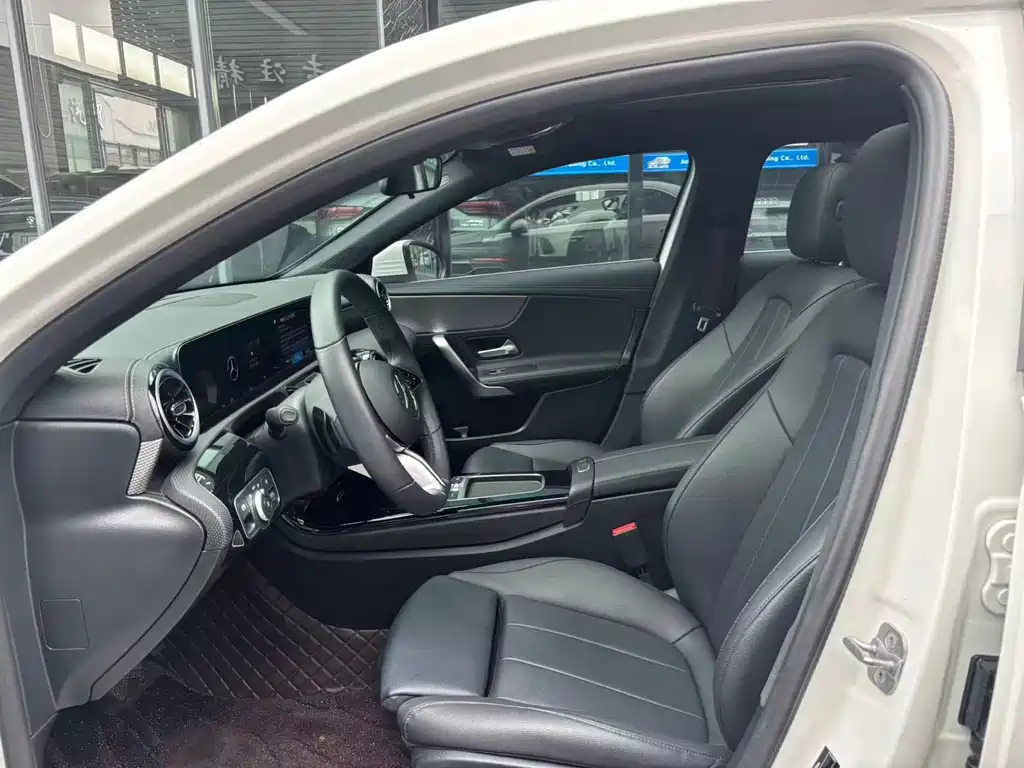 Mercedes-Benz A-Class 2023 — фото 6