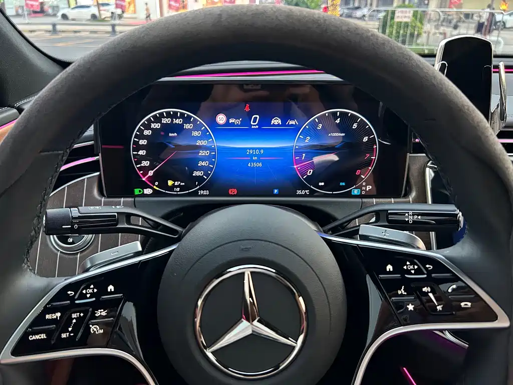 Mercedes-Benz E-Class 2025 — фото 21