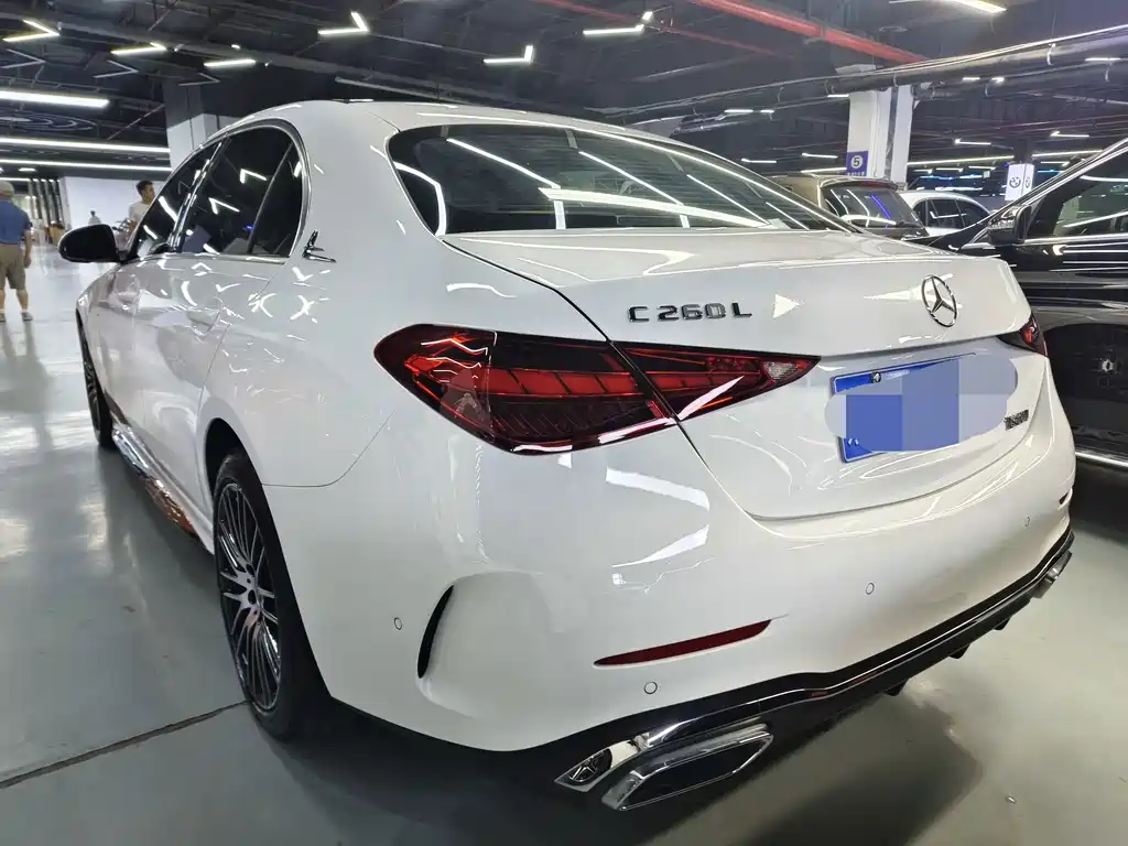 Mercedes-Benz C-Class 2025 — фото 15