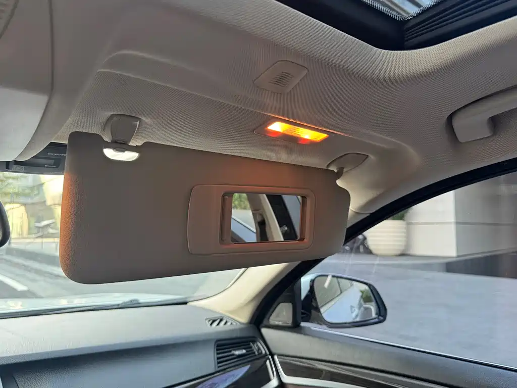 BMW 5 Series 2015 — фото 22