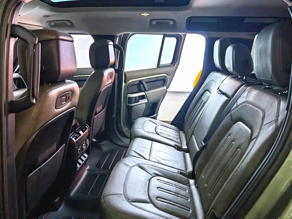 Land Rover Defender 2020 — фото 28
