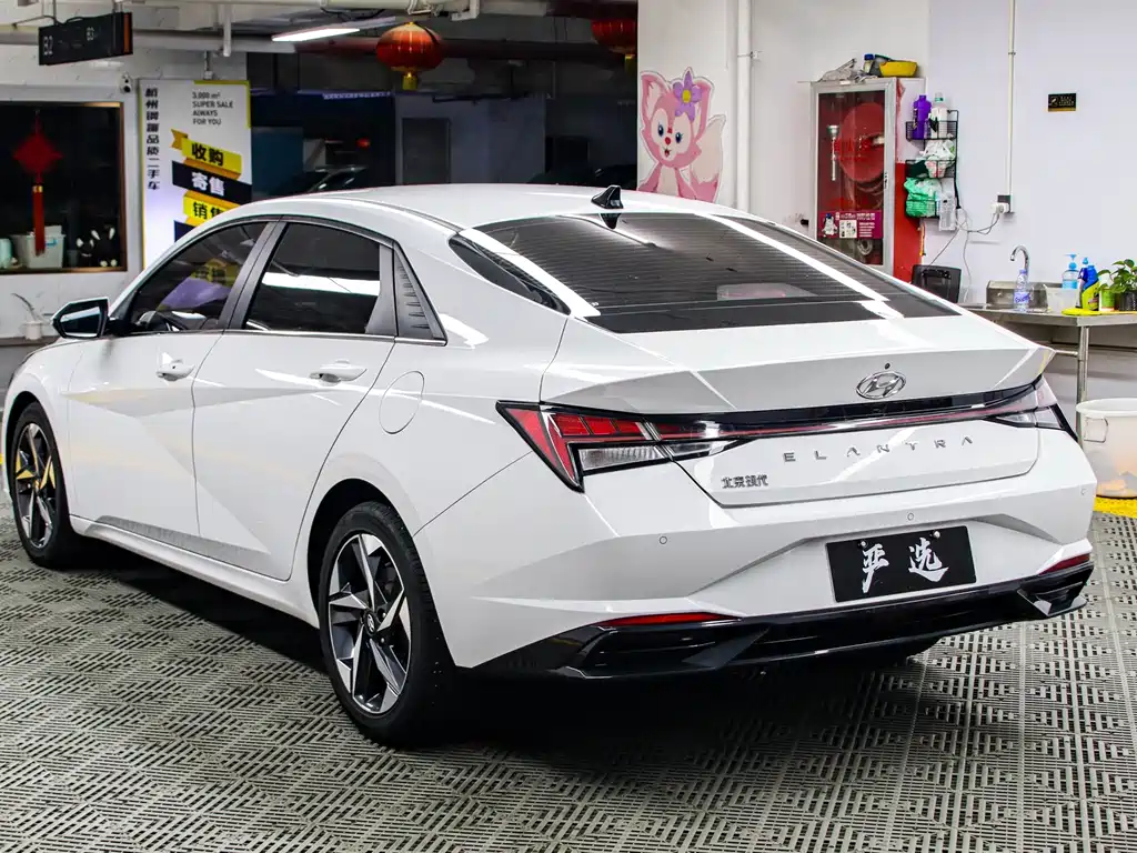 Hyundai Elantra 2023 — фото 19