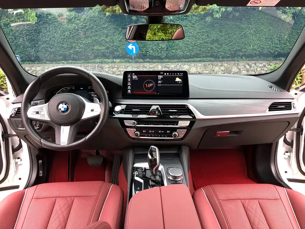 BMW 5 Series 2023 — фото 10
