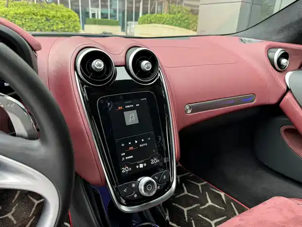 McLaren GT 2023