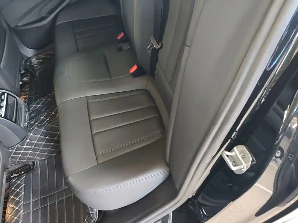BMW 5 Series 2018 — фото 17