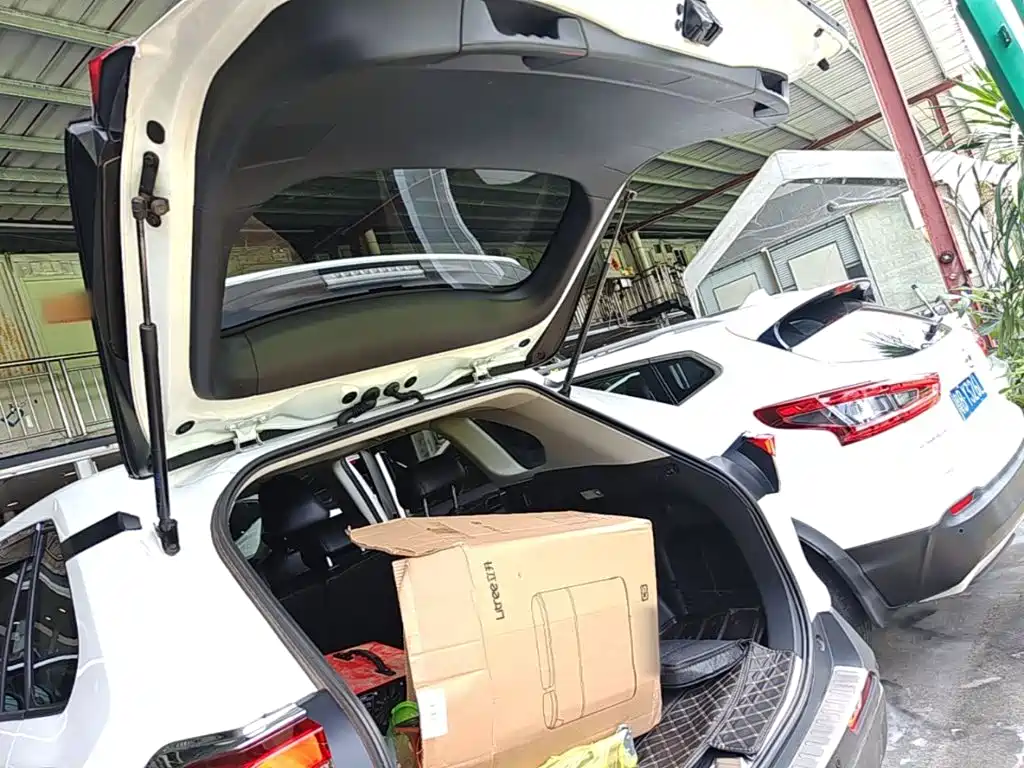 Toyota RAV4 2023 — фото 19