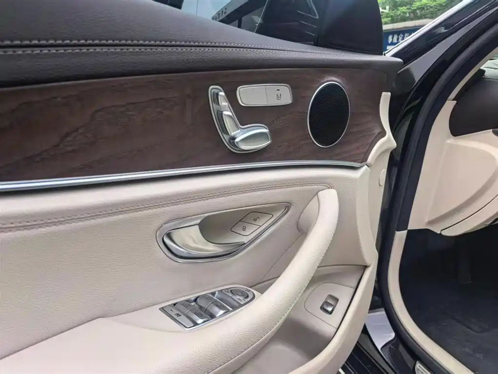 Mercedes-Benz E-Class 2020 — фото 13