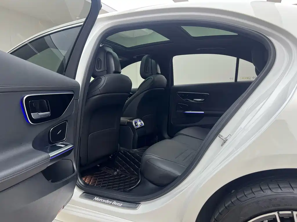 Mercedes-Benz C-Class 2023 — фото 11