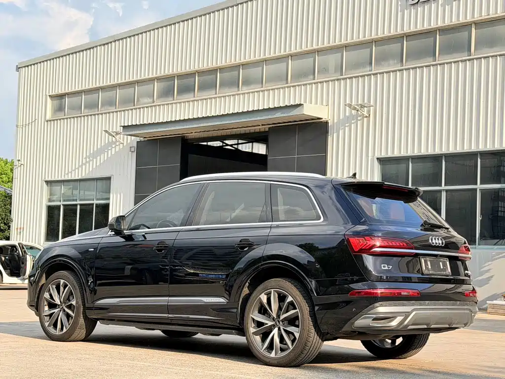 Audi Q7 2021 — фото 12