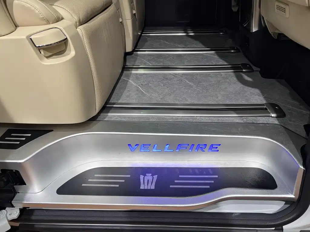 Toyota Vellfire 2022 — фото 14
