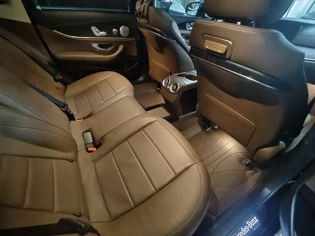 Mercedes-Benz E-Class 2020 — фото 17