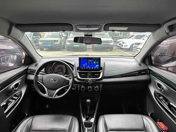 Toyota Yaris L 2022