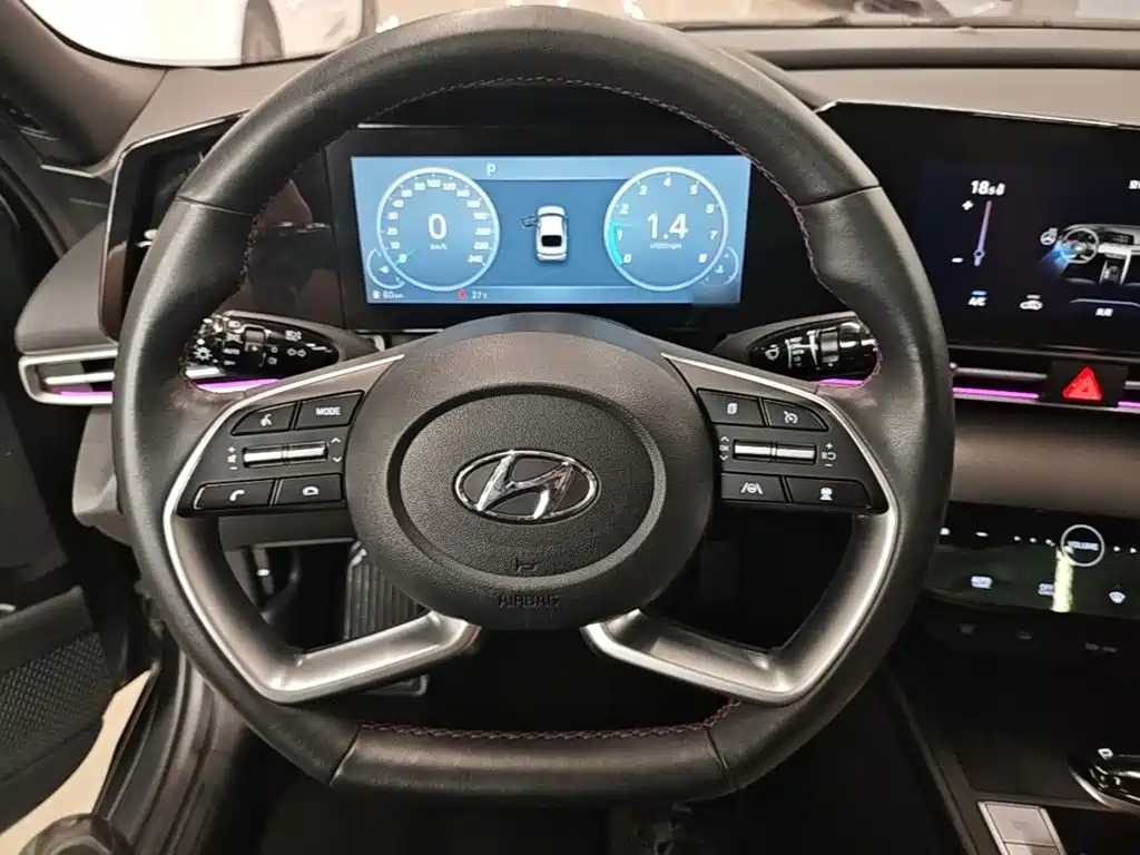 Hyundai Elantra 2023 — фото 11