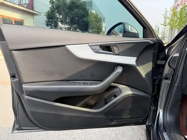Audi A4L 2021