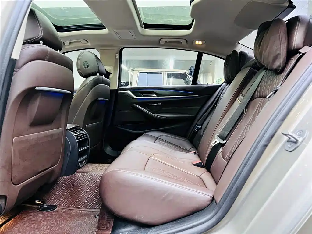 BMW 5 Series New Energy 2020 — фото 15