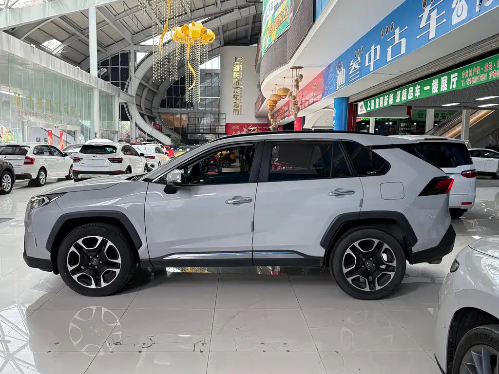 Toyota RAV4 2020 — фото 7