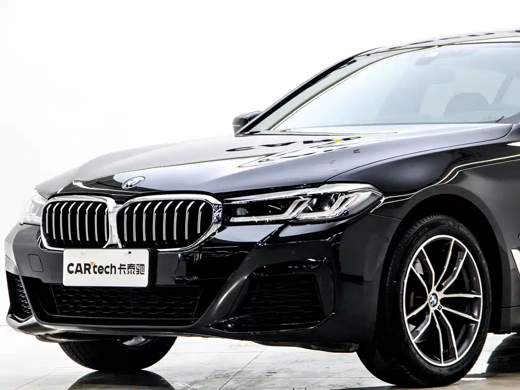 BMW 5 Series 2023 — фото 2