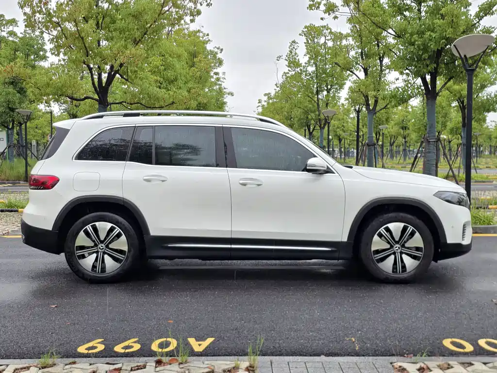 Mercedes-Benz EQB 2023 — фото 8