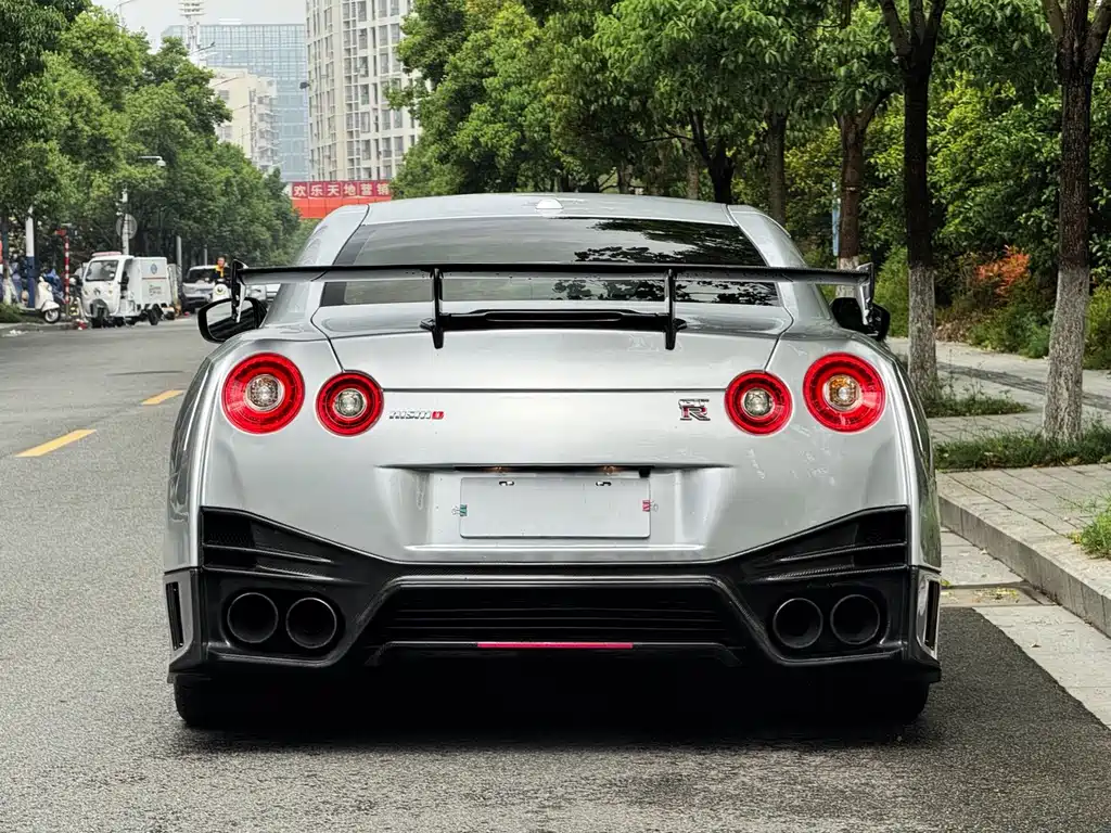 Nissan GT-R 2012 — фото 12