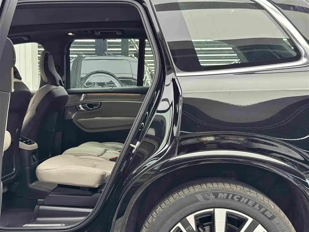 Volvo XC90 Plug-In Hybrid 2025 — фото 9