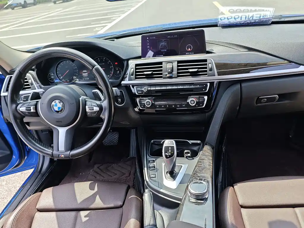 BMW 3 Series 2019 — фото 10