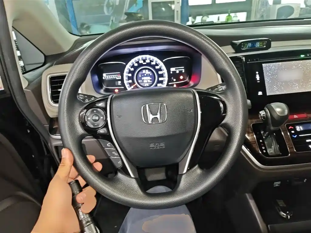 Honda Odyssey 2017 — фото 11