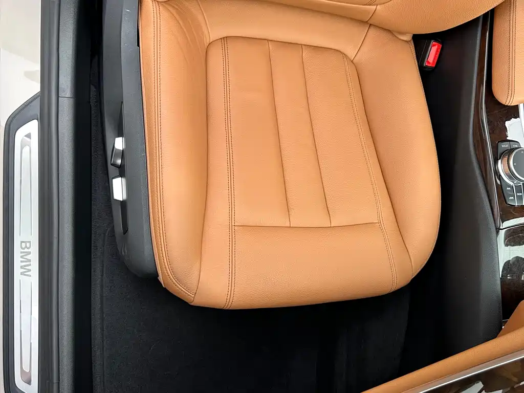 BMW 5 Series 2018 — фото 20