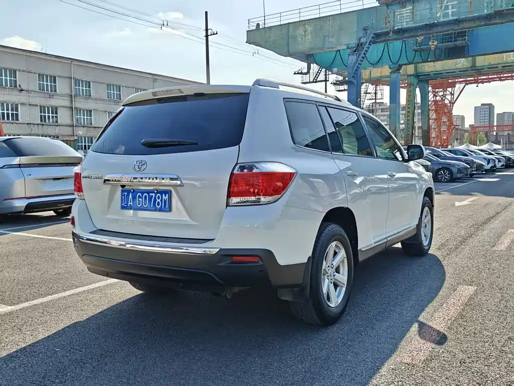 Toyota Highlander 2013 — фото 9