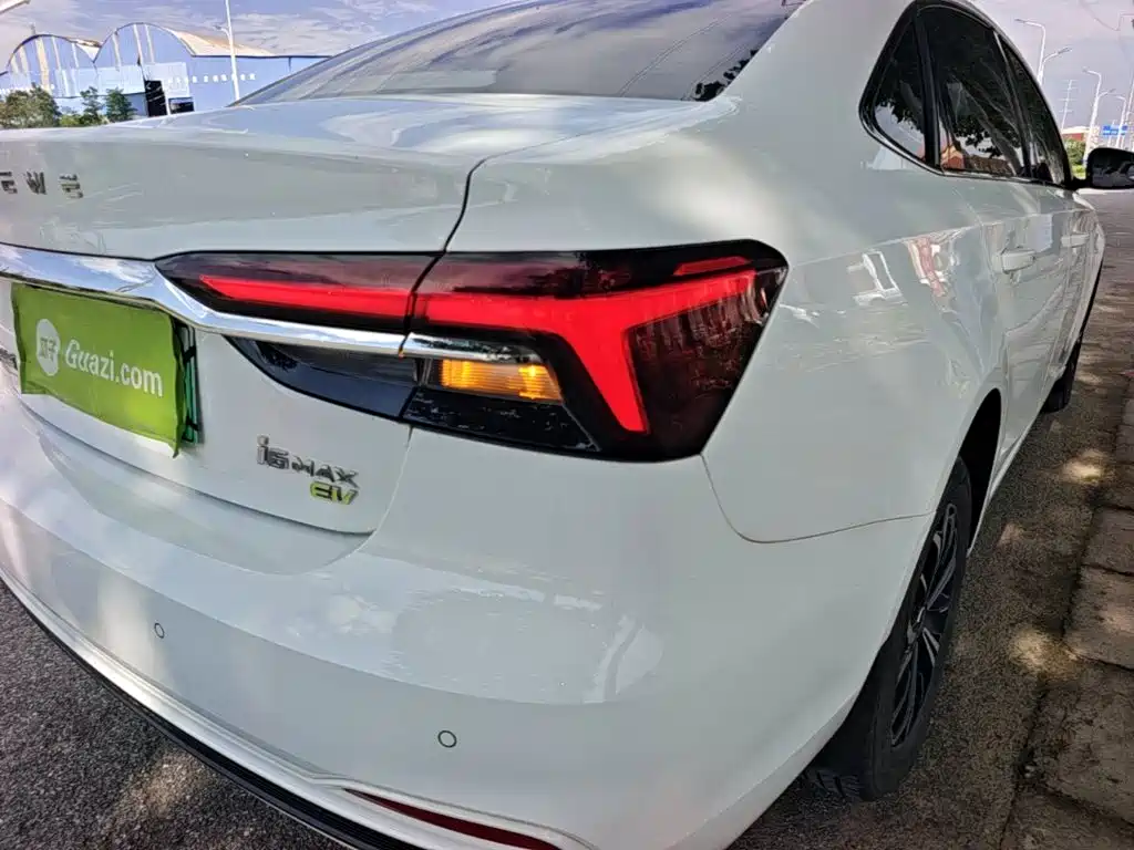 Roewe i6 MAX New Energy 2022 — фото 8