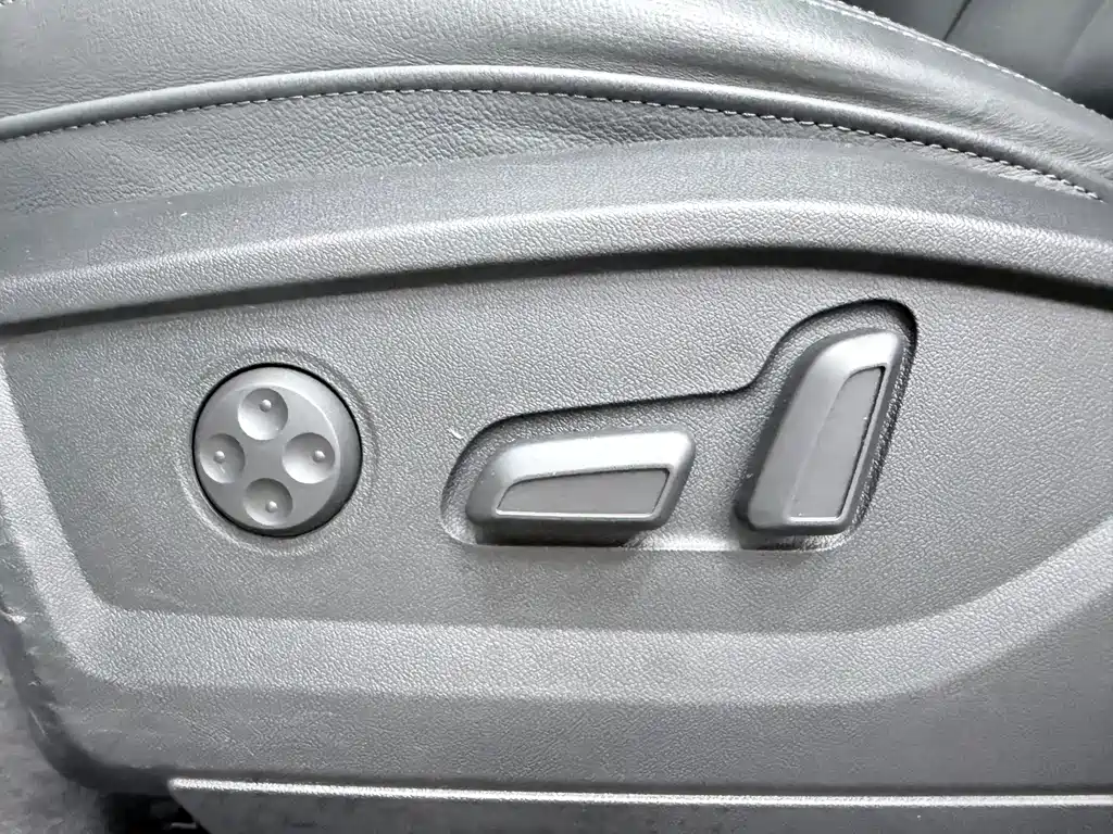 Audi Q2L 2023 — фото 20