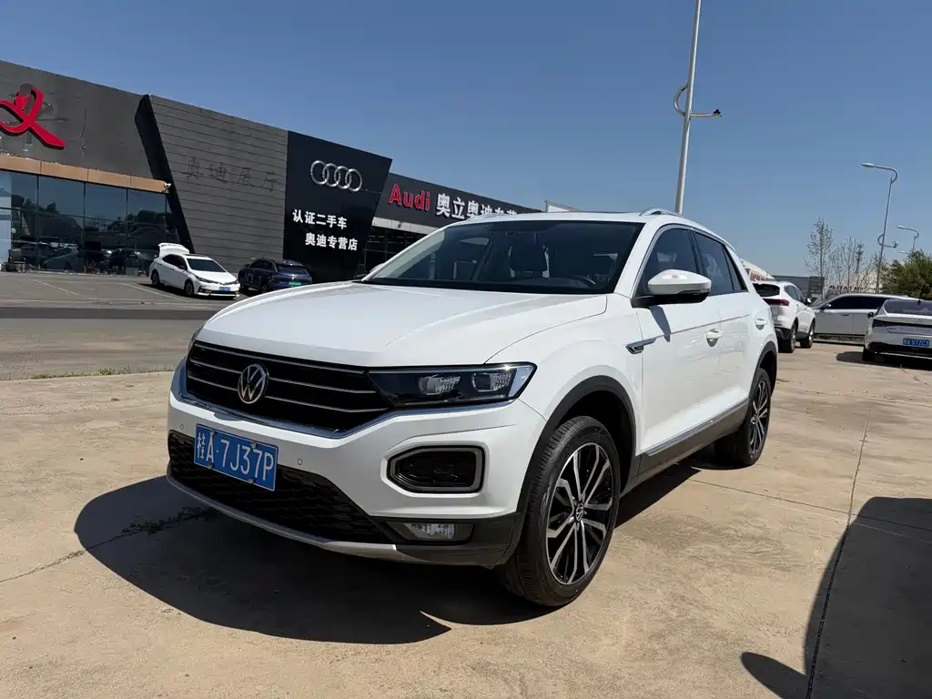 Volkswagen T-Roc 2022 — фото 1