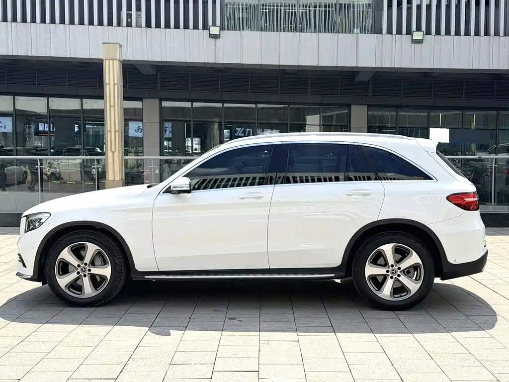 Mercedes-Benz GLC 2017 — фото 15