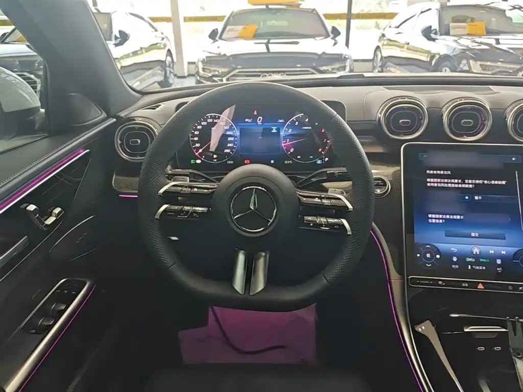 Mercedes-Benz C-Class 2025 — фото 11