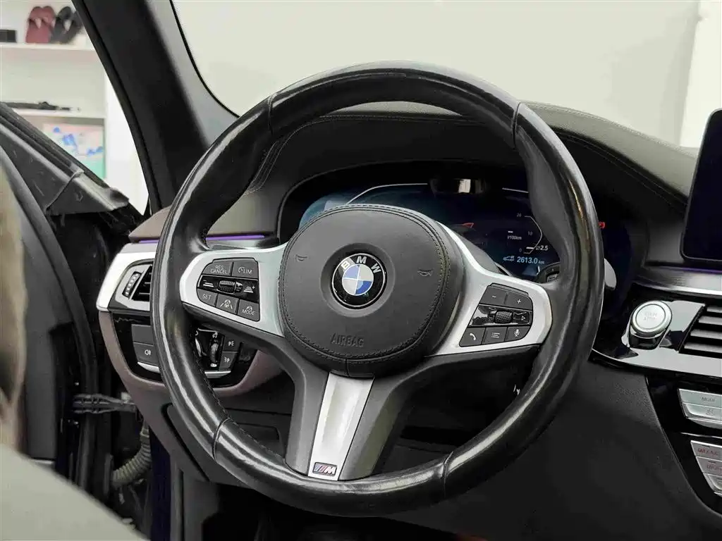 BMW 5 Series New Energy 2021 — фото 14