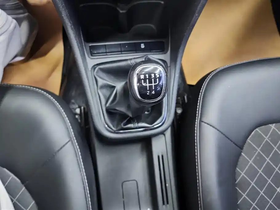Skoda Rapid 2018 — фото 16