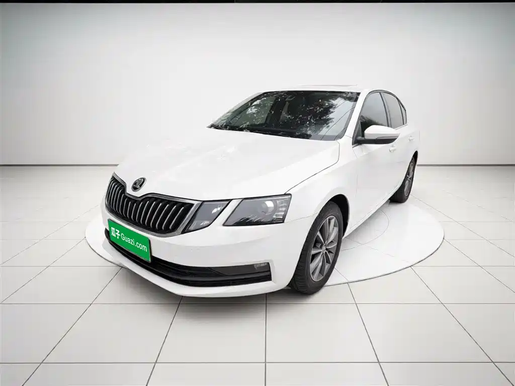 Skoda Octavia 2023 — фото 2