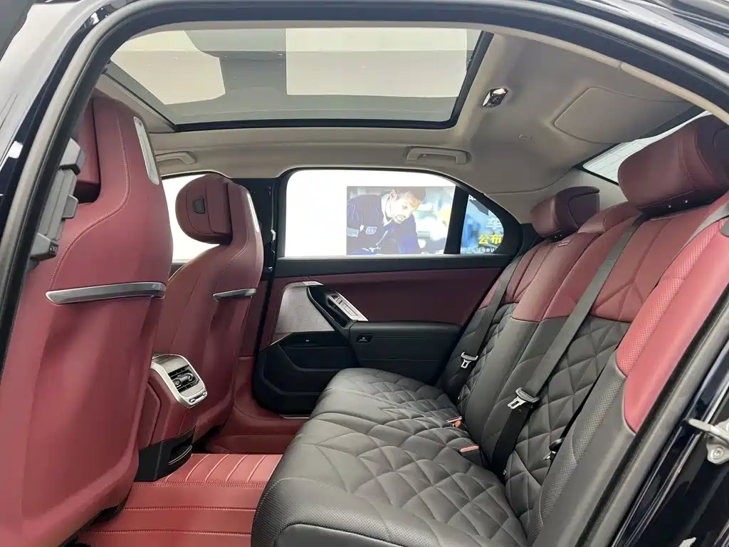 BMW 7 Series 2024 — фото 21