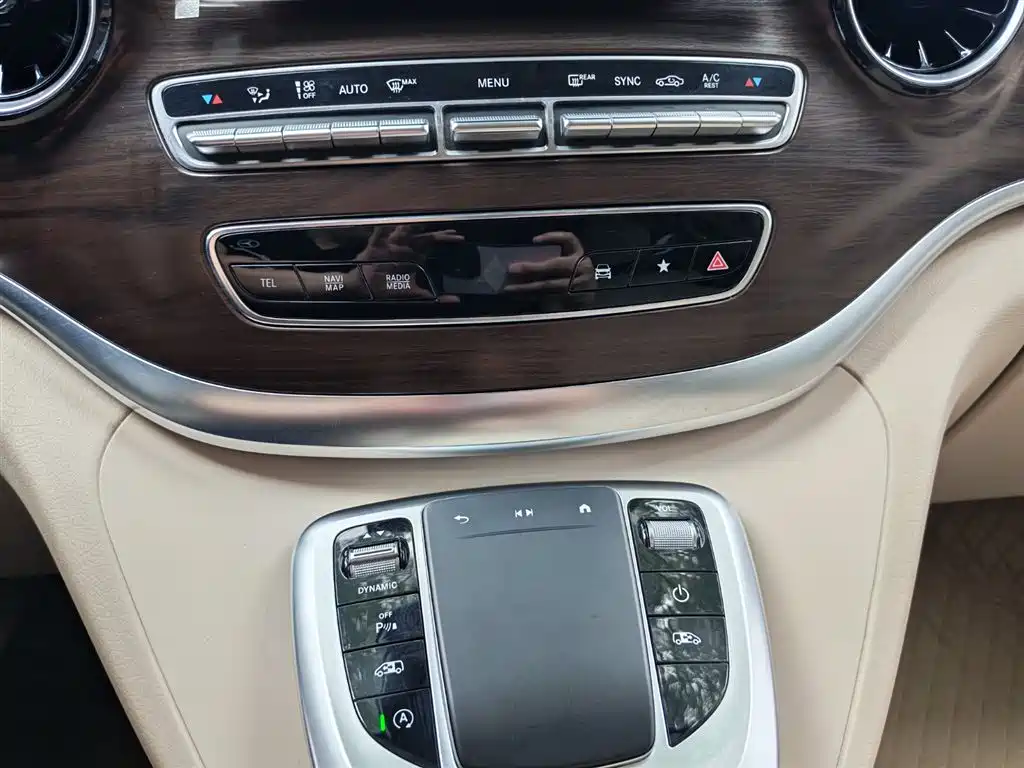 Mercedes-Benz V-Class 2024 — фото 13