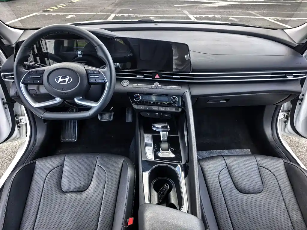 Hyundai Elantra 2023 — фото 13