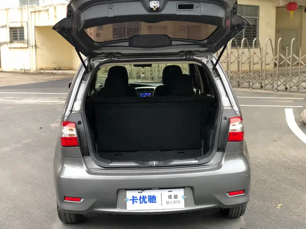 Nissan Livina 2019 — фото 18
