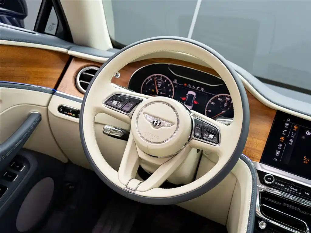 Bentley Flying Spur PHEV 2023 — фото 16